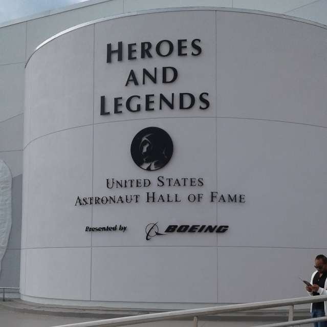 Nasa - Heroes And Legends