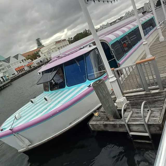 Friendship Boat (Taxi Acuatico)